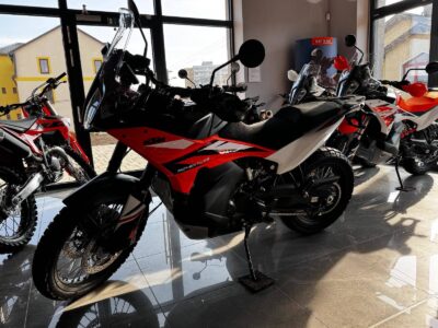 890 Adventure oranžový